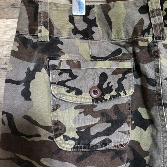 Nevada Cropped Flare Camouflage Pants Size 12 - Picture 9 of 12